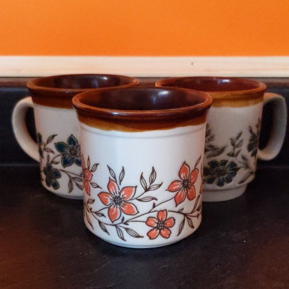 3 Vintage floral mugs - Picture 4 of 5